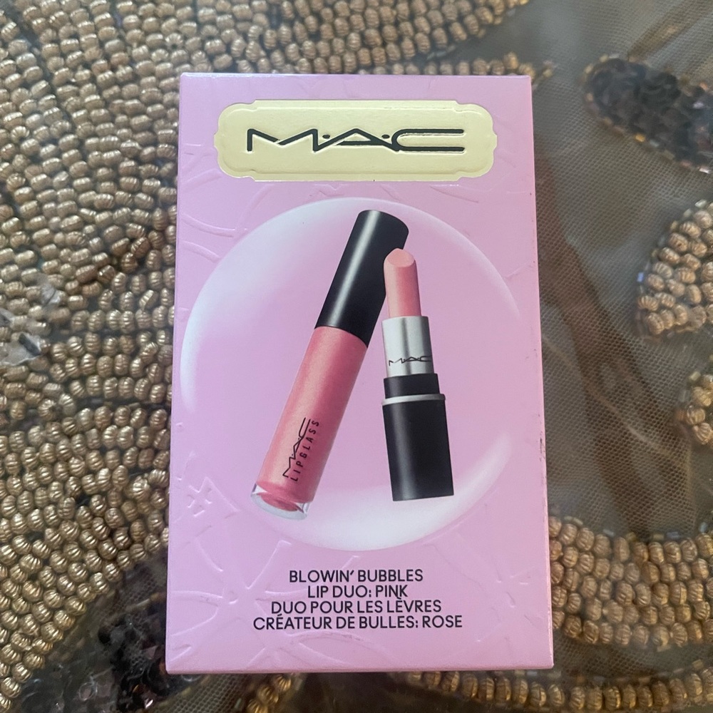 Blowin’ Bubbles pink Mac Lip Duo Set.